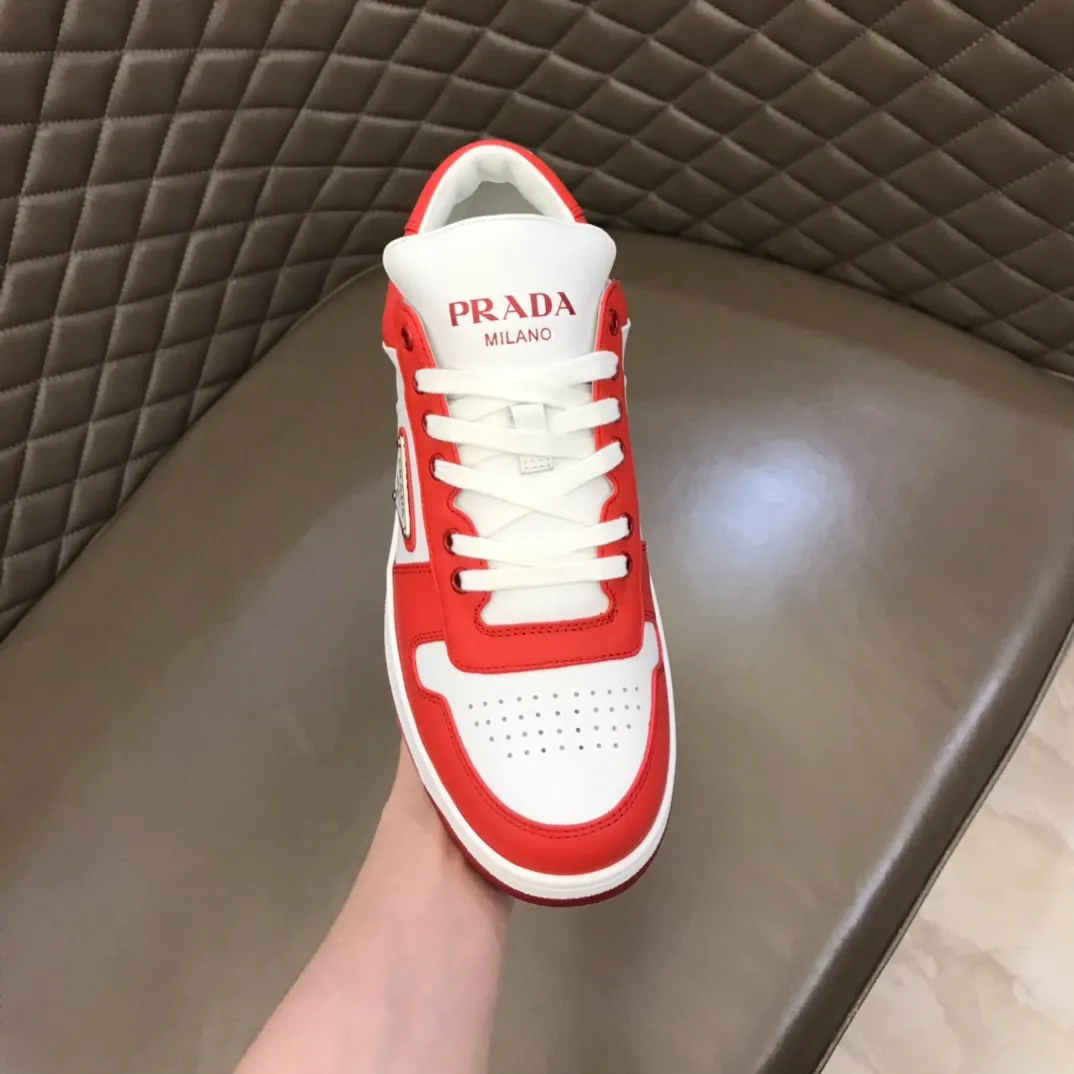P380 Yuan 38-45 Prada Prada’s new men’s leather sports shoes, the highest version on the market, any comparison is welcome🆚! The original leather has excellent texture and is super high-end! Fetal sheep net lining imported from Italy, removable pad! Luxurious materials and fine workmanship, highly recommended!